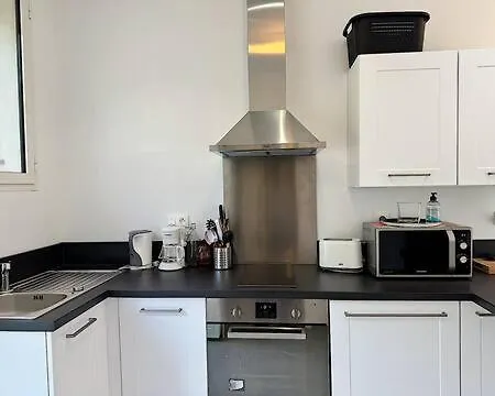 L'olive, Elegant En Pleine Nature * Йер