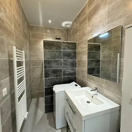 L'olive, Elegant En Pleine Nature