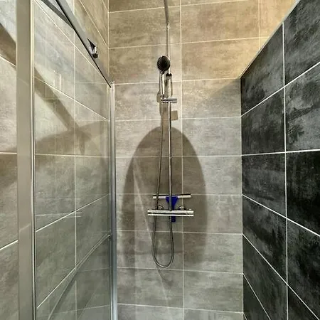 L'olive, Elegant En Pleine Nature